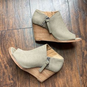 Jessica Simpson size 6.5 open-toe bootie